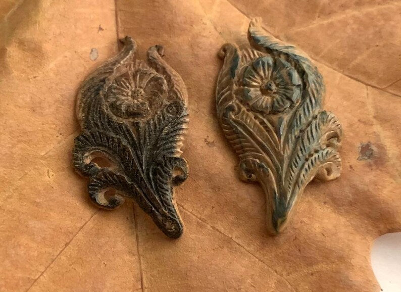 Pair of flowers carved in dark mammoth