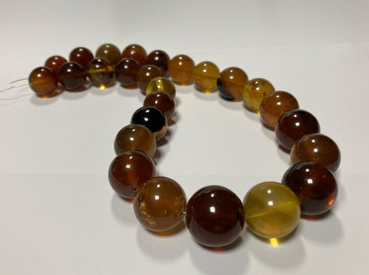 Ambra di sumatra sferica multicolore