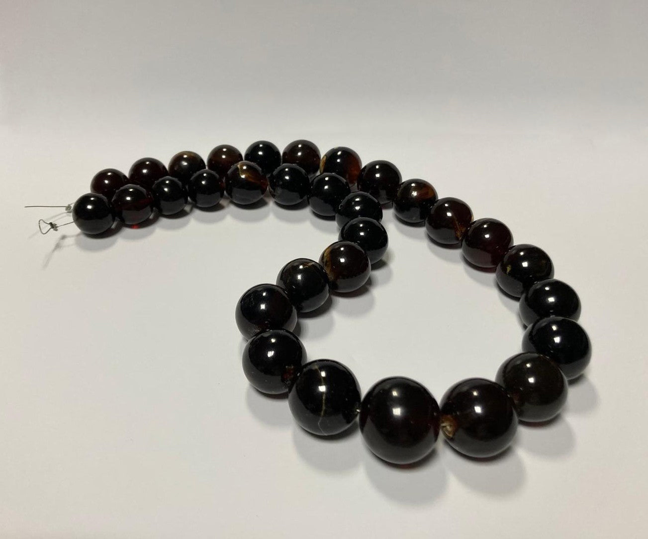 Ambra di sumatra sferica nera