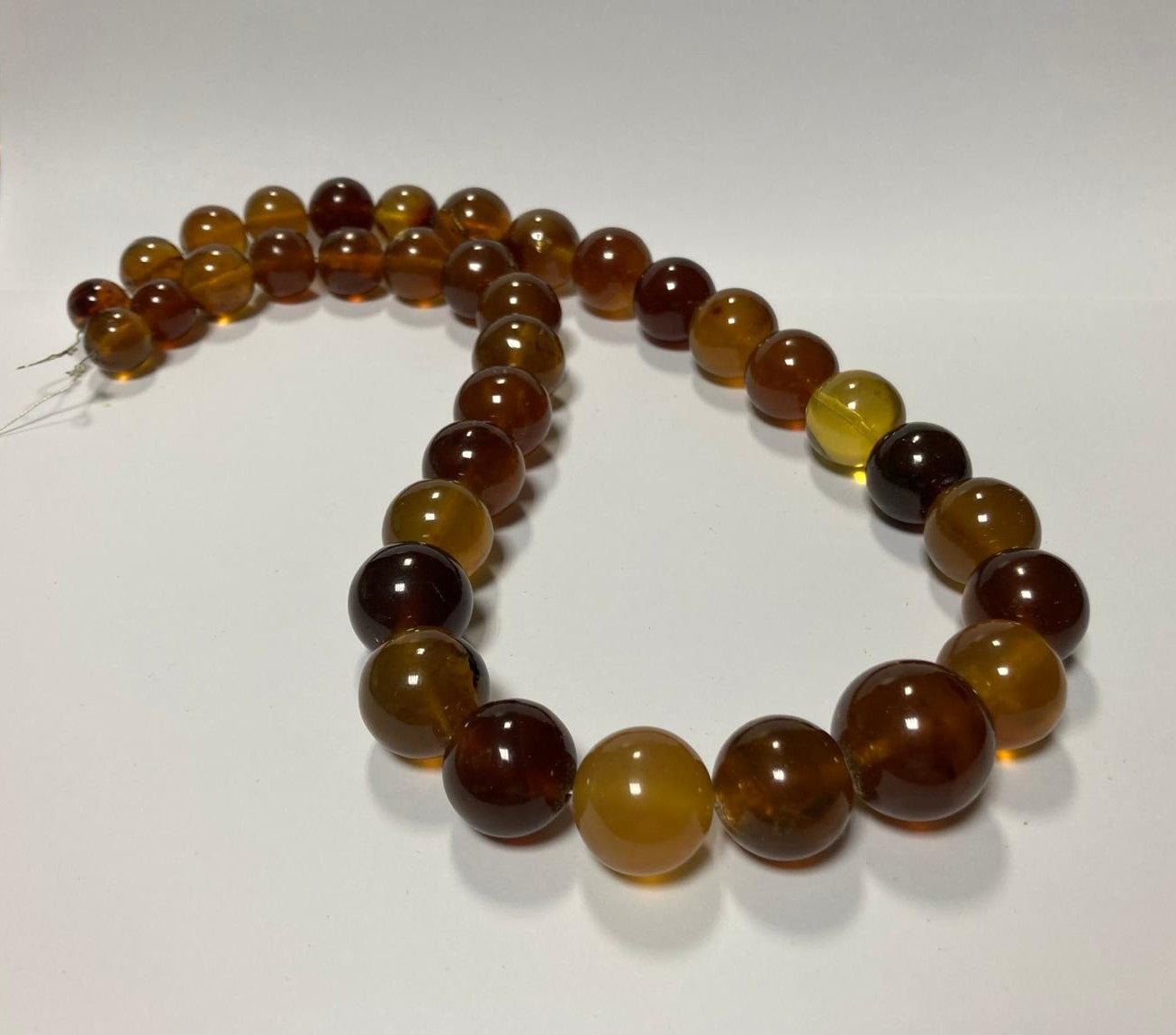 Ambra di sumatra sferica bicolore