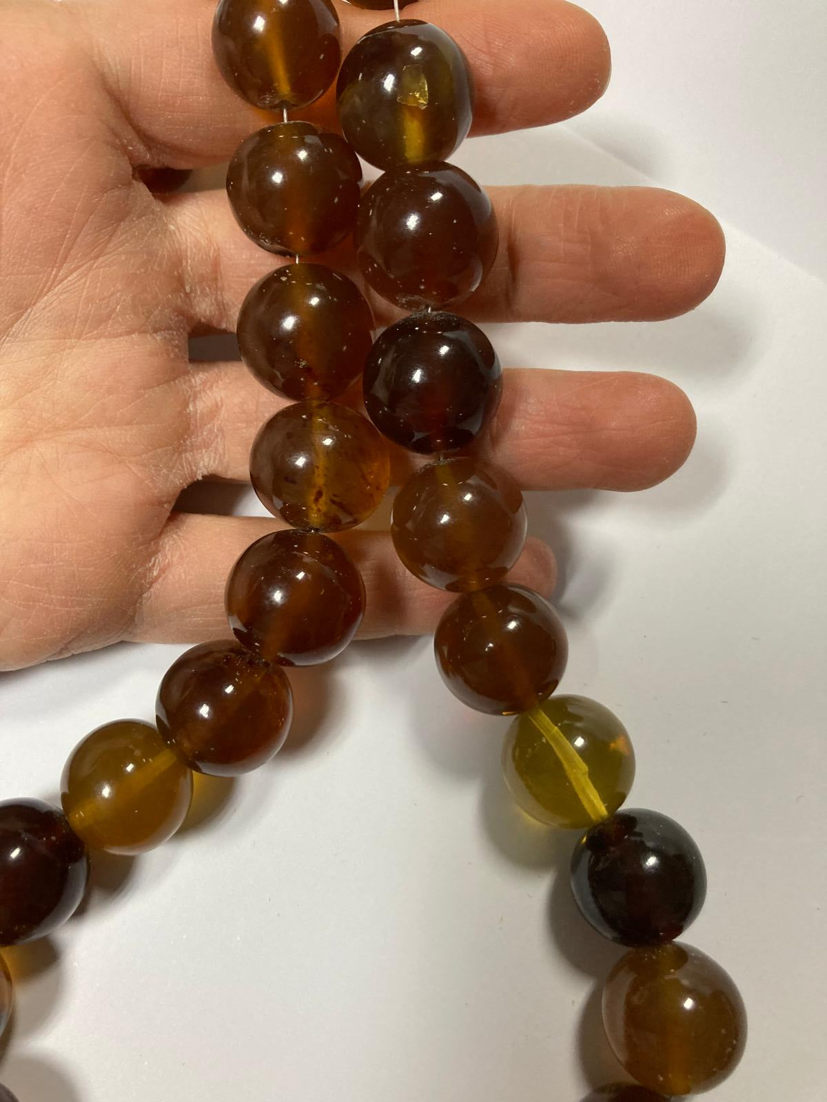 Ambra di sumatra sferica bicolore