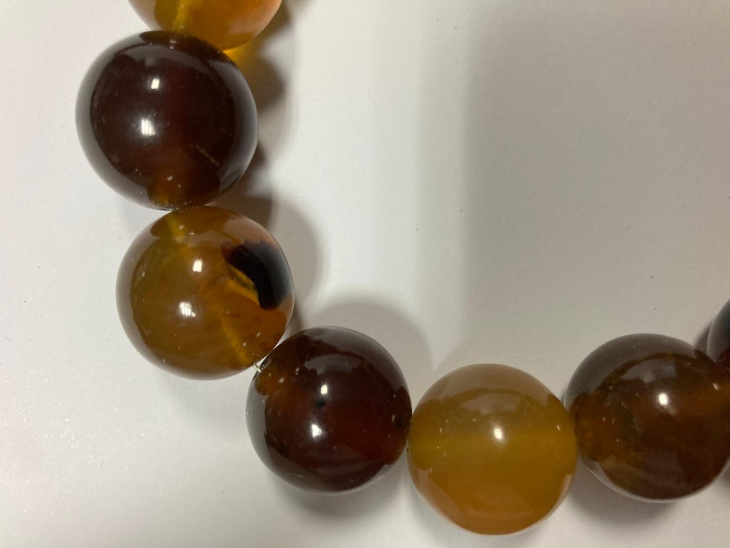 Ambra di sumatra sferica bicolore