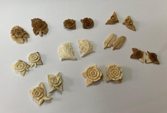 Lotto di fiori intagliati in mammut